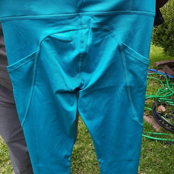 High Waist Tech Pocket Workout Leggings - Picture 4 of 4